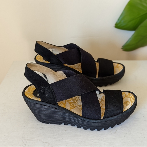 fly london walo pump